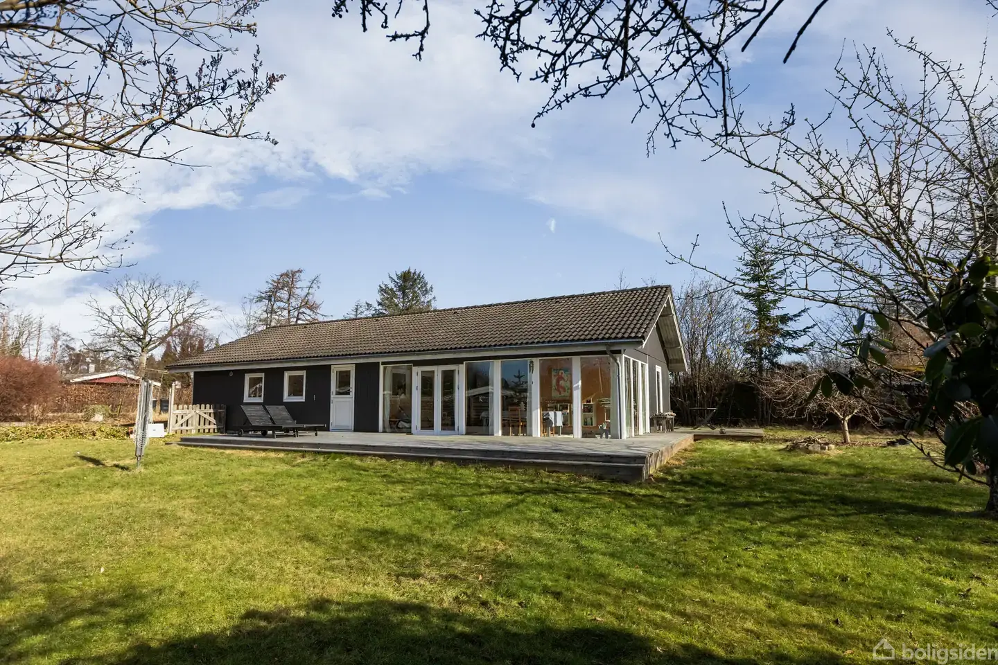 Stort og lyst sommerhus med masser af plads til sommerlivet