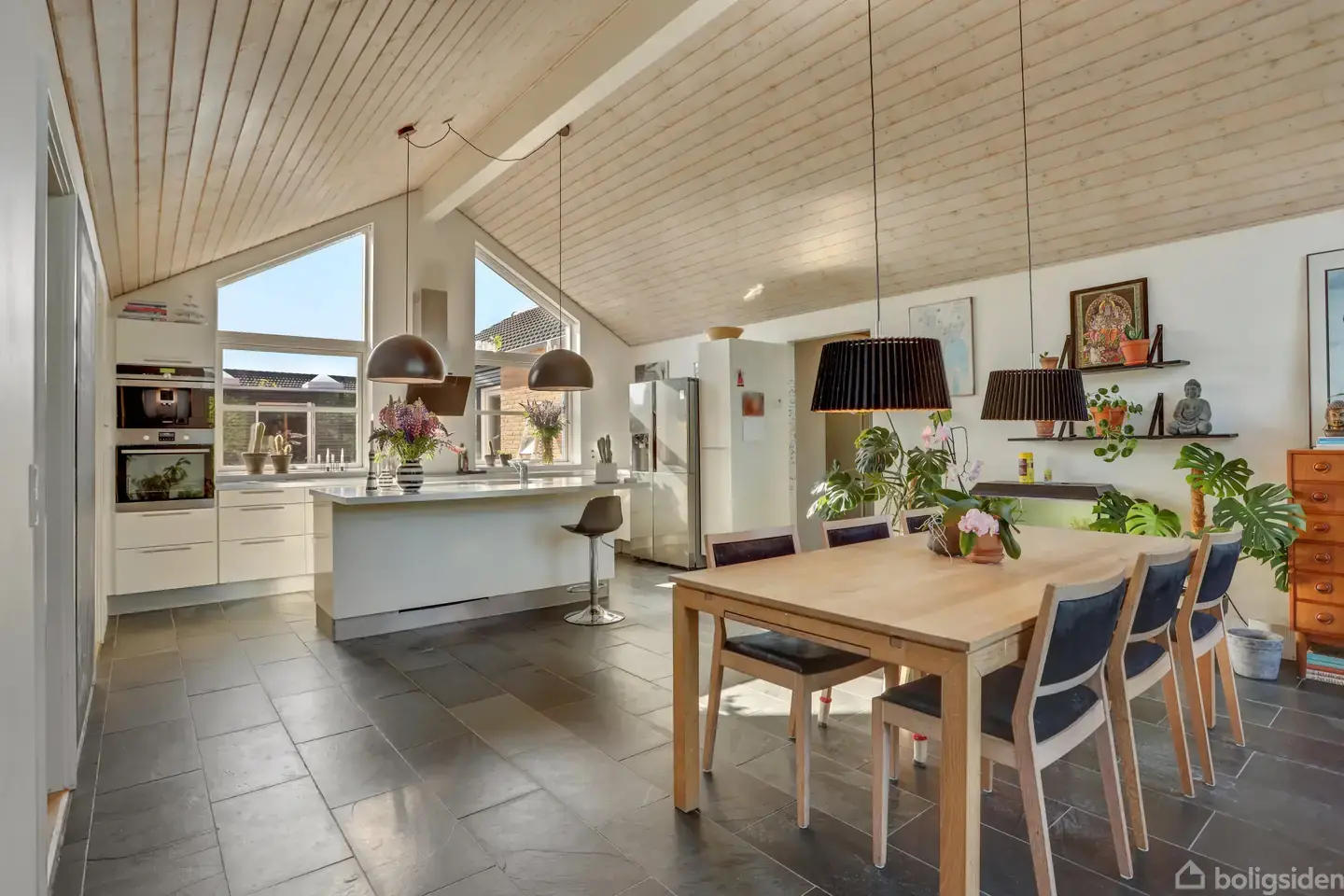 Maja, 218 m², krunt 909 m²