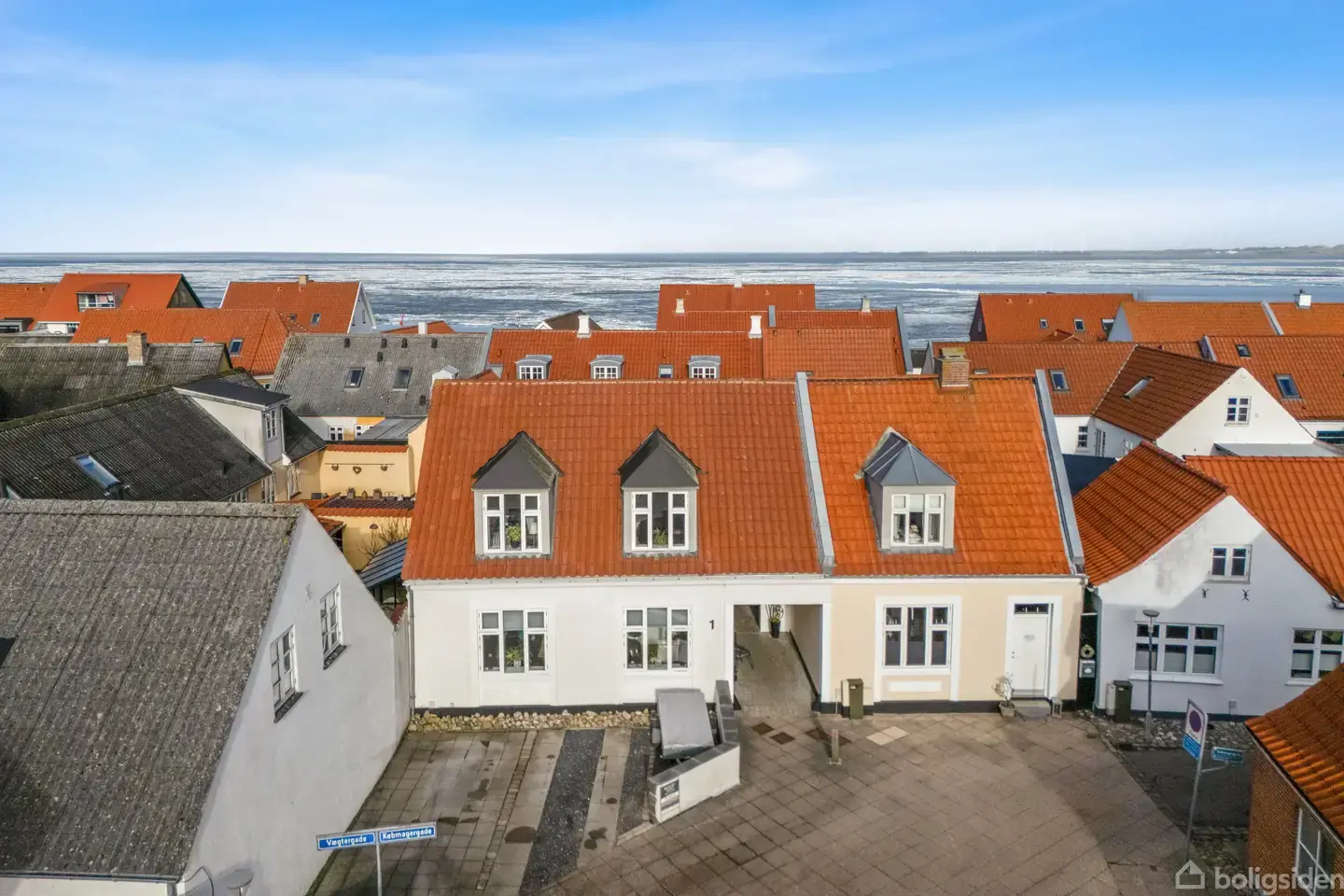 Charmerende byhus i Løgstørs historiske bydel