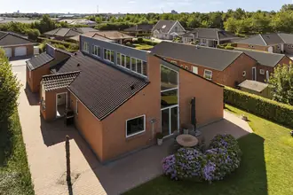 Villa på Østerløkken 38, 8381 Tilst