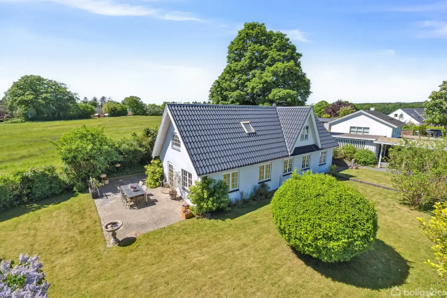 Udsigtsvilla i hyggelige Skjørring - 181kvm i naturskønne omgivelser