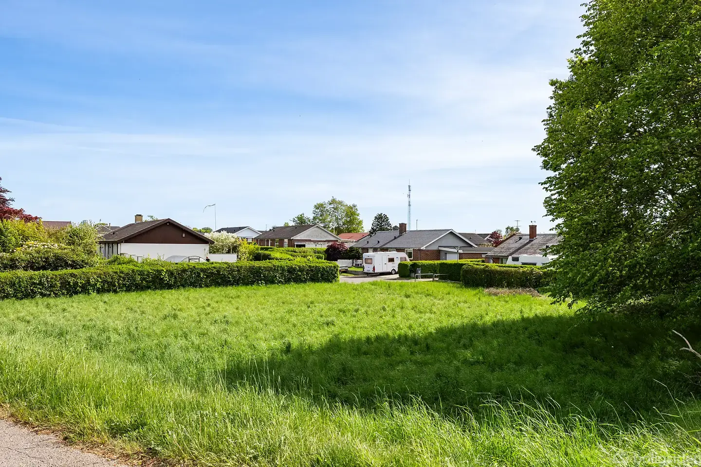 SÆLGER ER ÅBEN FOR BUD - Stor og mulighedsrig byggegrund i familievenligt kvarter - Visning 5