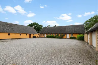 Landejendom på Ravnholtvej 51, Ravnholt, 8310 Tranbjerg J