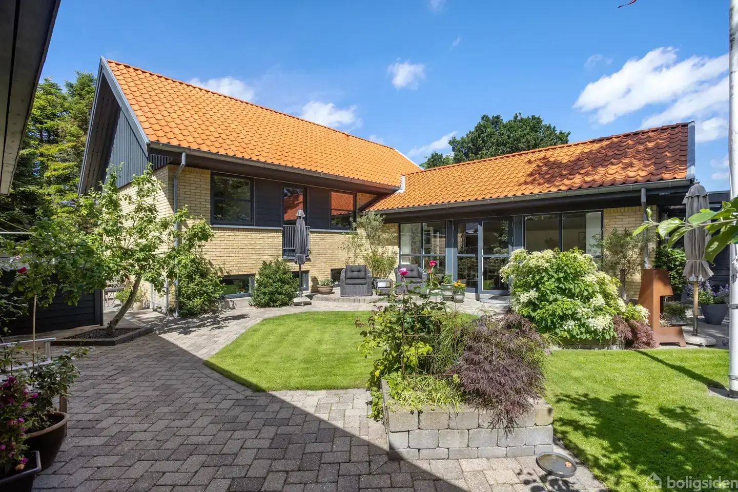 Charmerende villa med unik atmosfære og skøn haveoase tæt på havet, Sæby