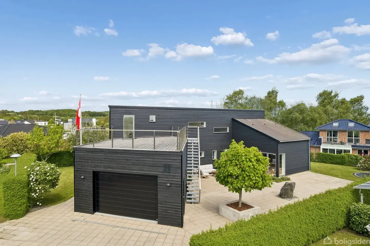 Attraktiv og meget spændende villa på lukket vænge i Bredballe