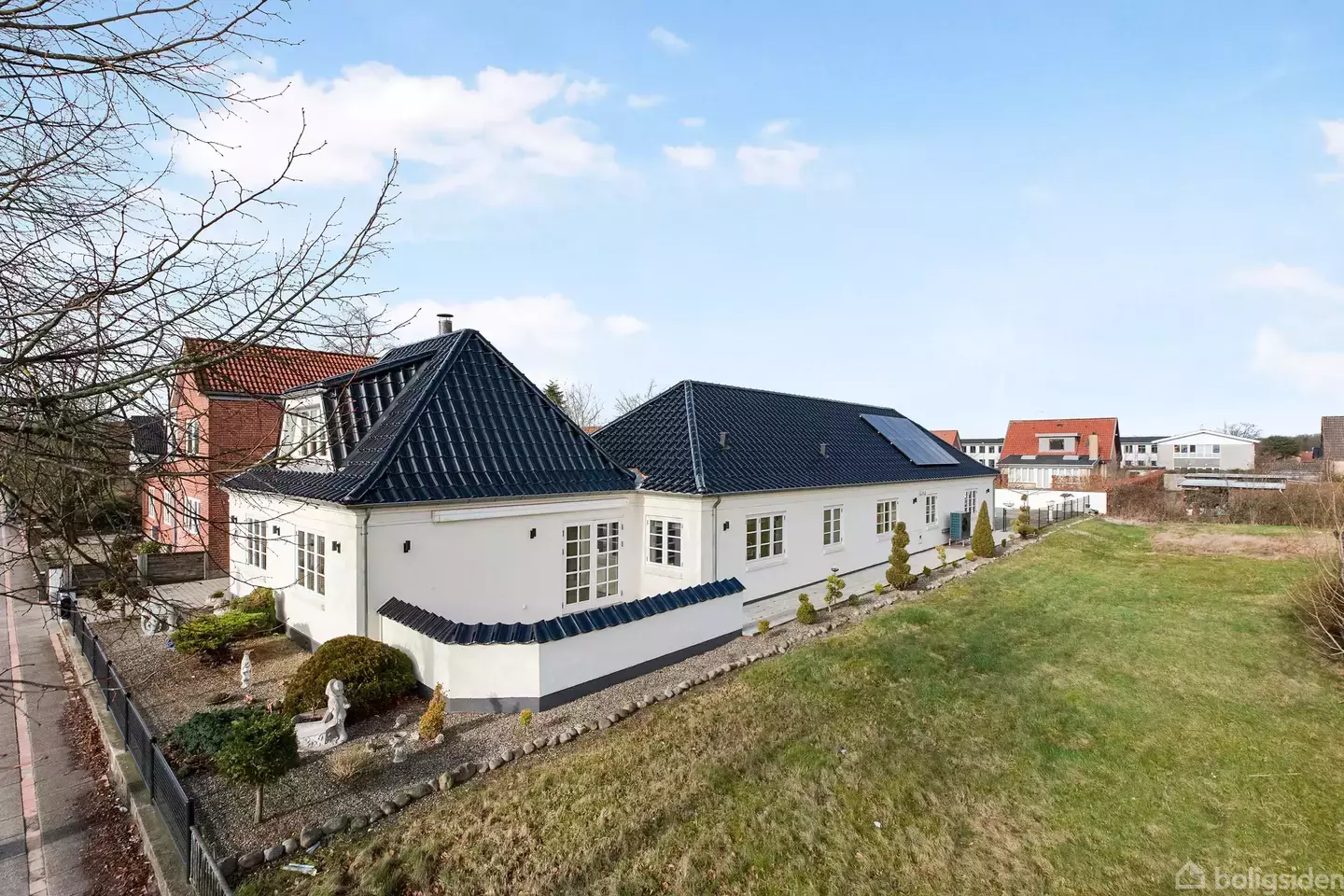 SMUK, FUNKTIONEL OG RUMMELIG VILLA CENTRALT I VOJENS - Visning 2