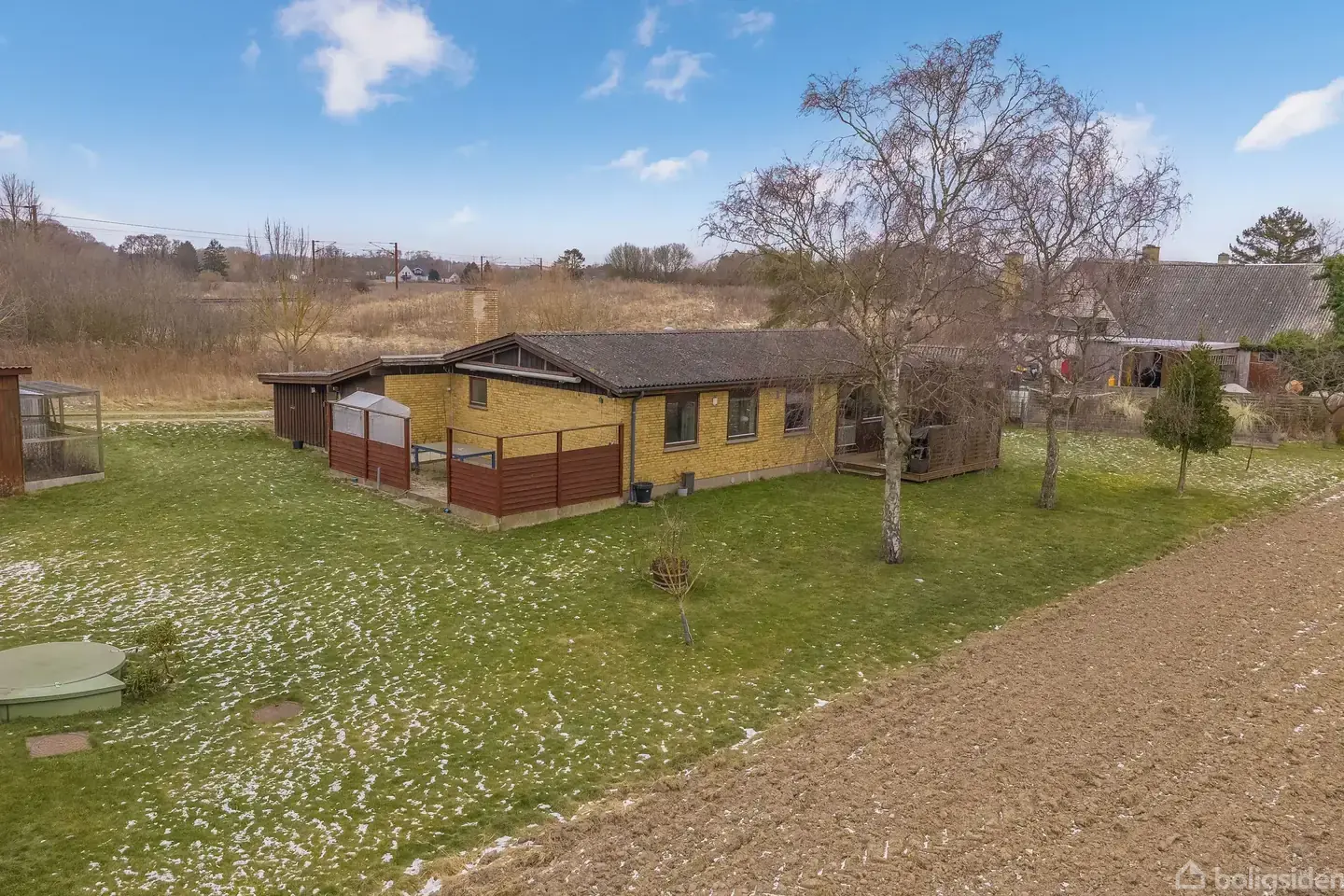 HYGGELIG ETPLANVILLA MED MASSER AF MULIGHEDER – BELIGGGENDE I LANDLIGE OMGIVELSER