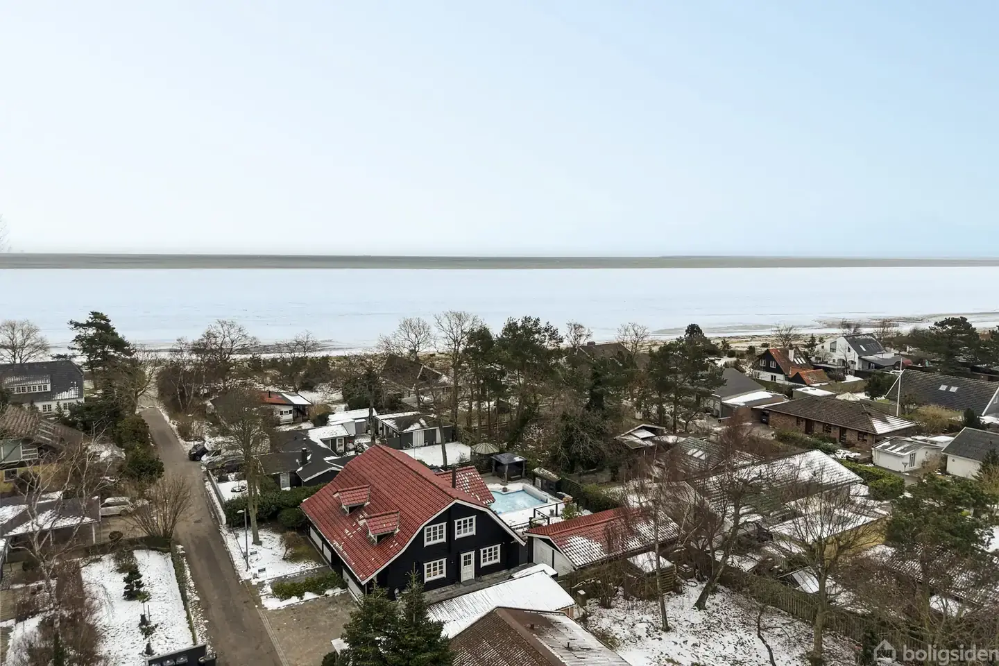 Unik villa i Solrød Strand med pool, orangeri og attraktiv placering nær kysten