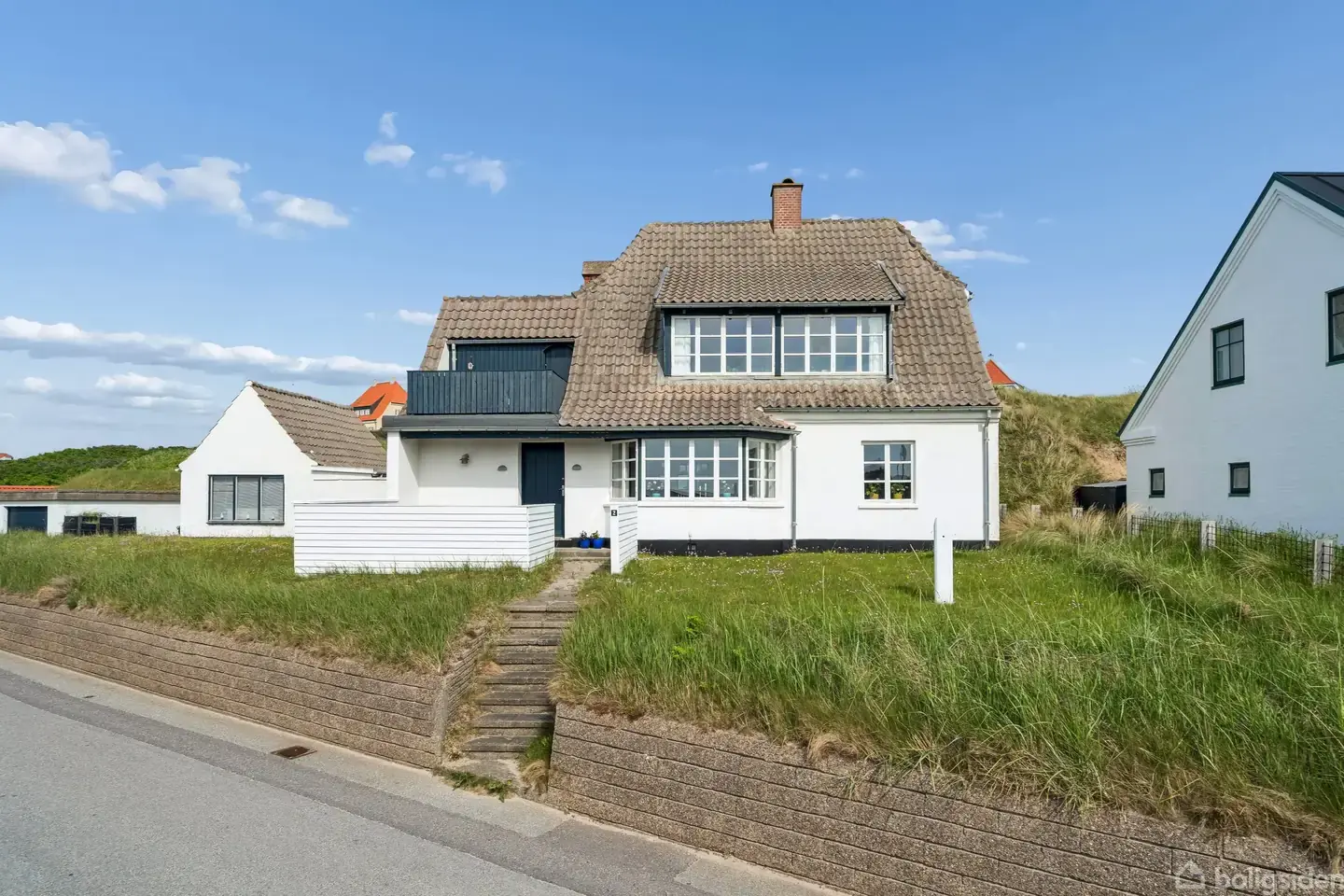 Unikt liebhaver-fritidshus med havudsigt, erhvervsmulighed og en sjælden placering i Lønstrup., Hjørring