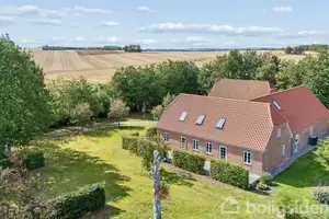 Landejendom på Lynghøjvej 34, 8370 Hadsten