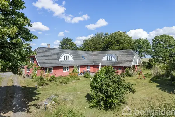 Landejendom på Holtbjergvej 21, 9330 Dronninglund