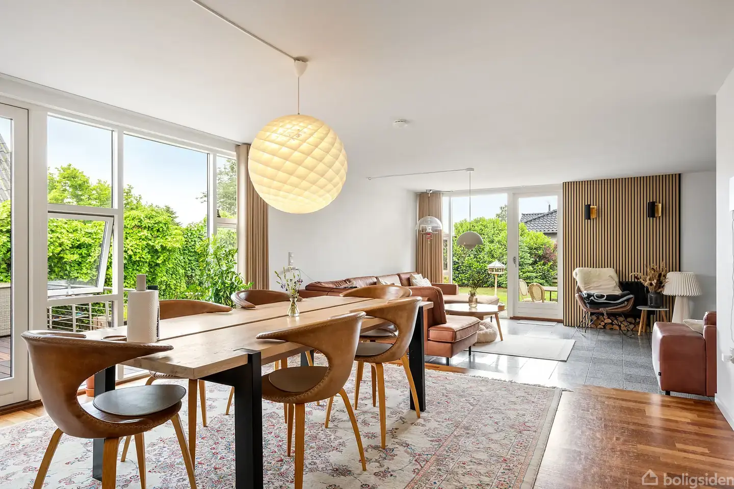 Renoveret 1-plans hus i hyggeligt kvarter med solrig have!