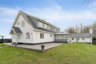 Villa på Petershvilevej 1, Annisse, 3200 Helsinge