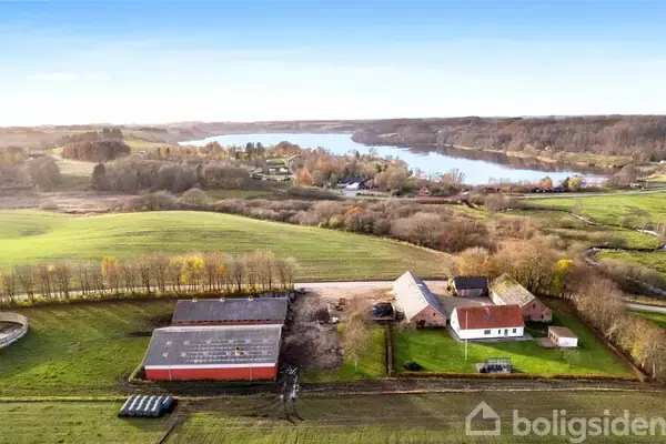 Landejendom på Skovdallundvej 3, 7300 Jelling