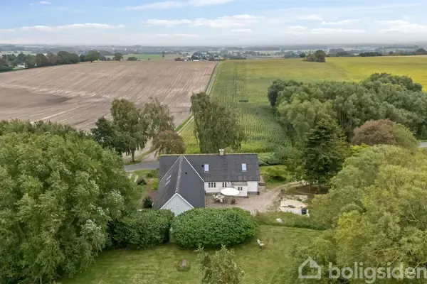 Landejendom på Veddingevej 18, 4540 Fårevejle