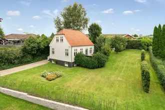 Villa på Løgervej 18, Agtrup, 6091 Bjert