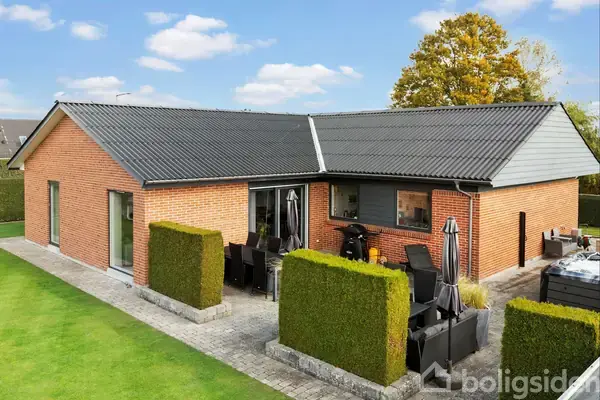 Villa på Elstedvænge 2, 8520 Lystrup