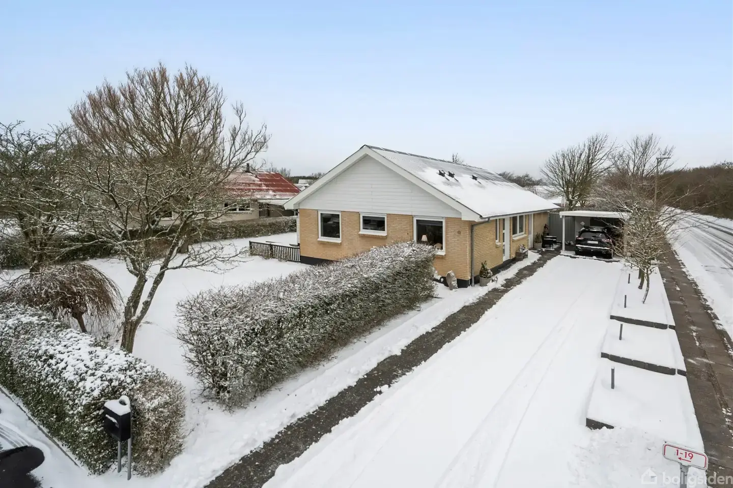 Indflytningsklar og moderniseret etplansvilla med nyt tag