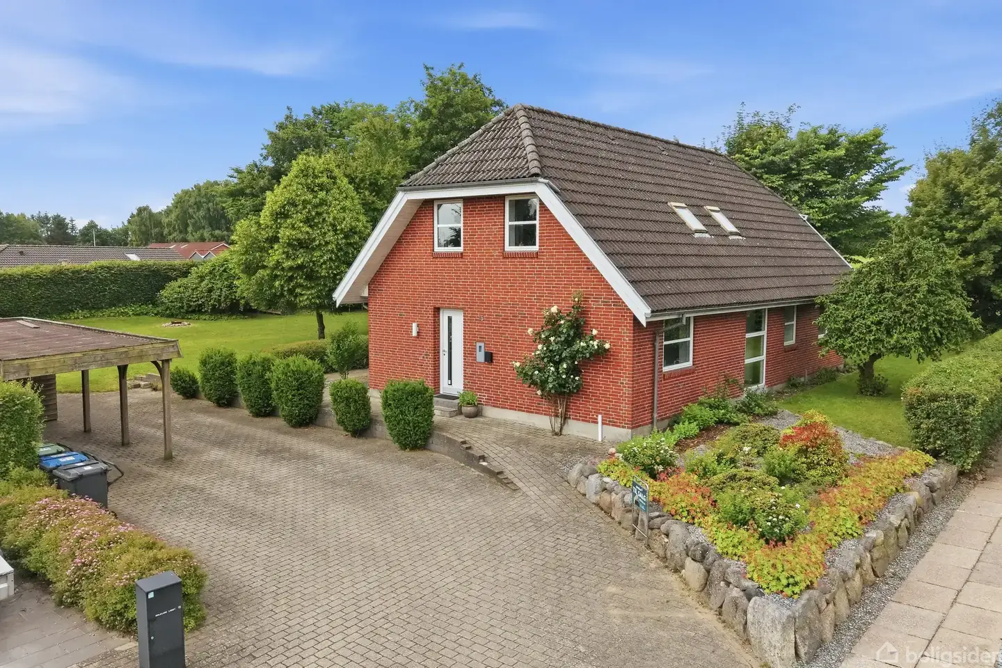 Familievenlig villa med moderne rammer og skøn beliggenhed