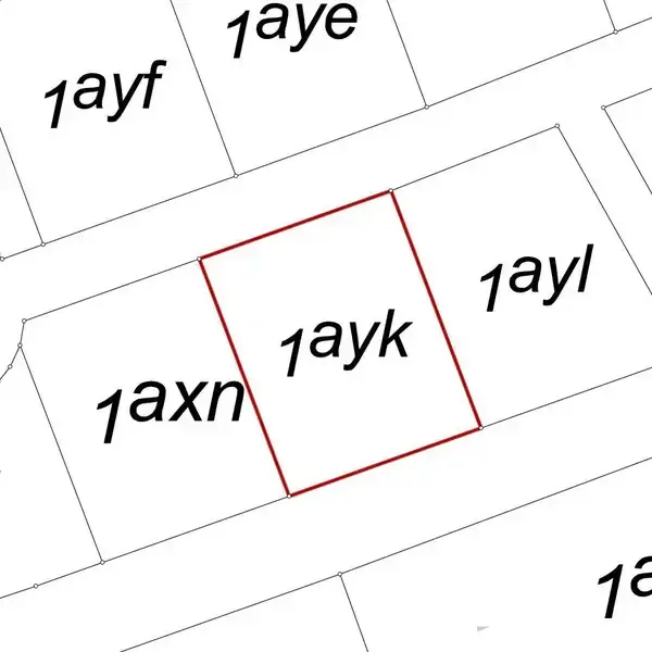 Kort med rektangulære områdemarkeringer. Området i midten er fremhævet med en rød kant og mærket "1ayk". Omkringliggende områder har etiketter som "1axi", "1axn", "1ayl".
