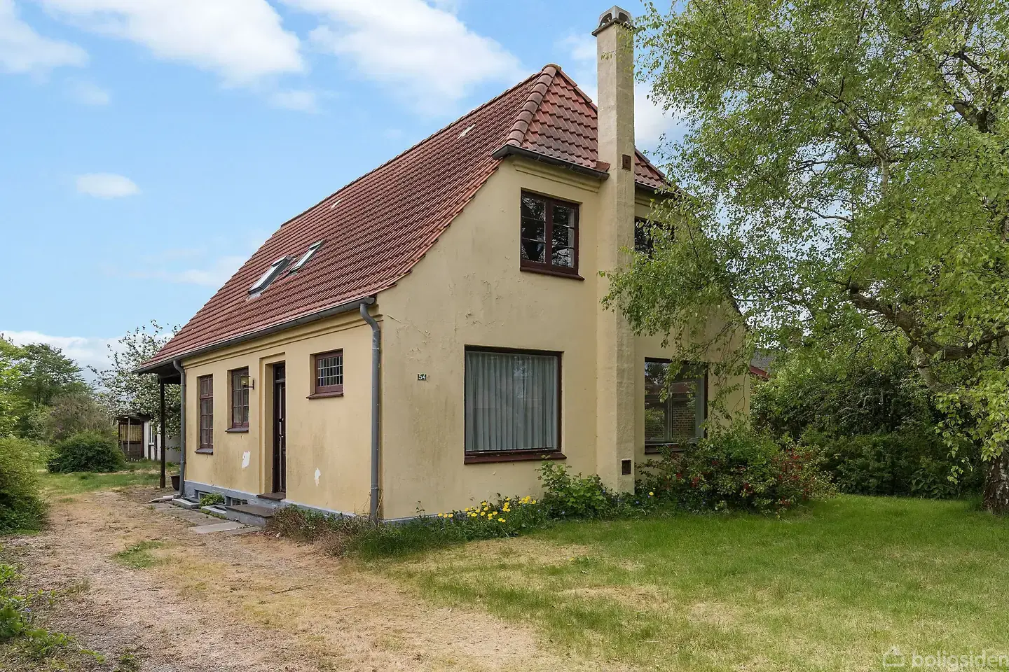 Villa med stort potentiale og rummelig grund centralt i Tønder