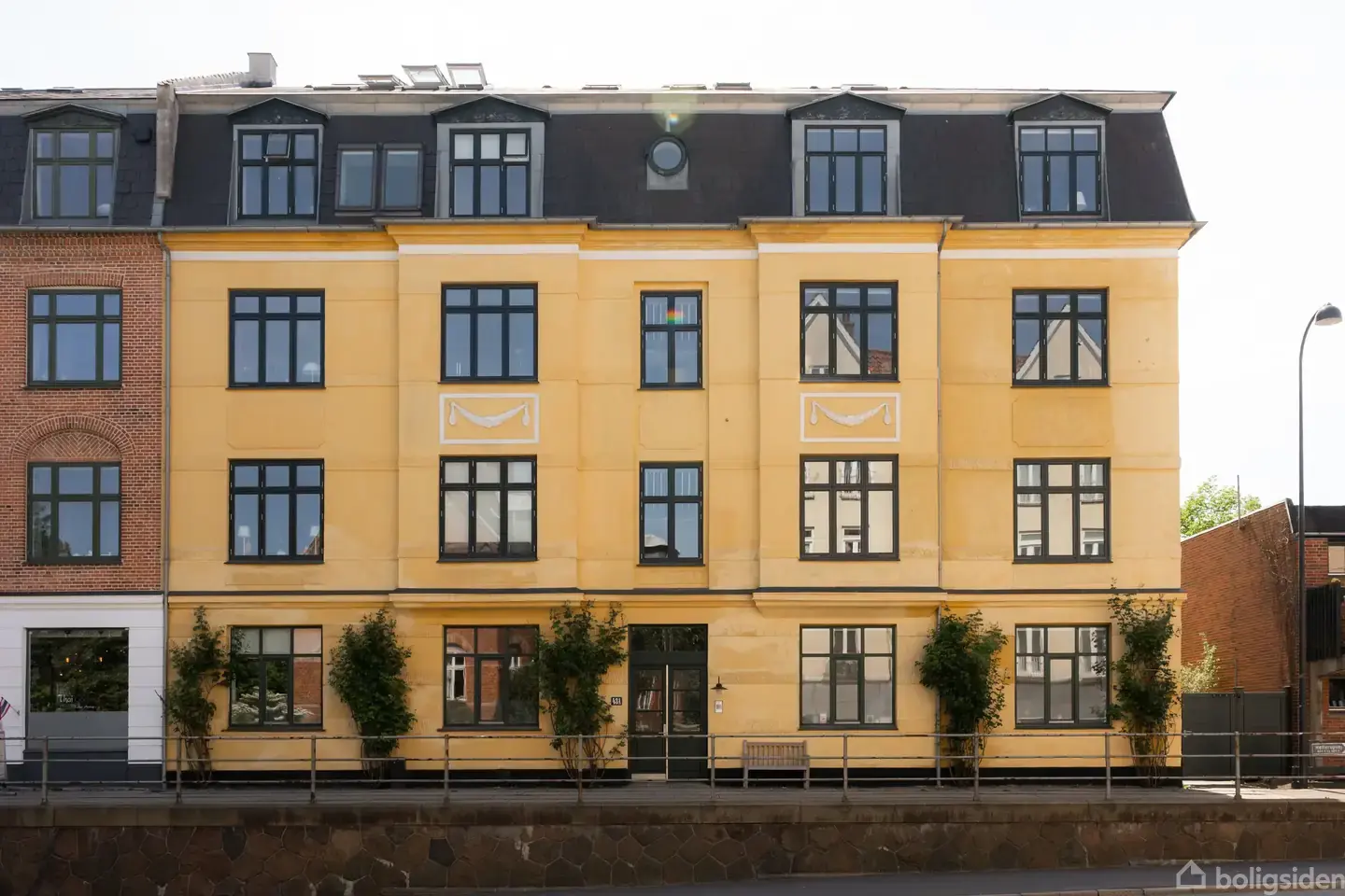 Unik 4-værelses lejlighed på 99 m² i sublim stand, med stor sydvendt altan