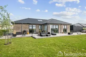 Villa på Præstegårdsvej 2, 8382 Hinnerup