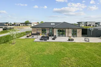 Villa på Præstegårdsvej 2, Søften, 8382 Hinnerup