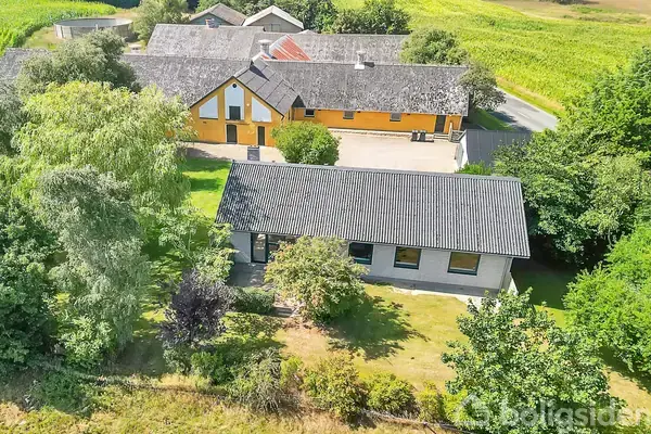 Landejendom på Kvisselholtvej 92, 9330 Dronninglund