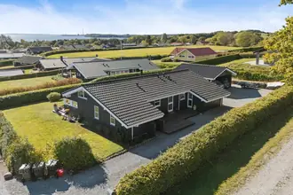 Fritidshus på Stenhøjvej 11, Følle Strand, 8410 Rønde