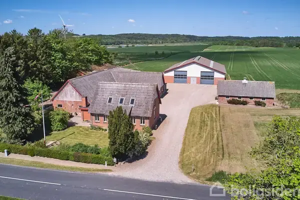 Landejendom på Gramvej 23, 7130 Juelsminde