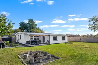 Villa på Strandskolevej 142, 2660 Brøndby Strand