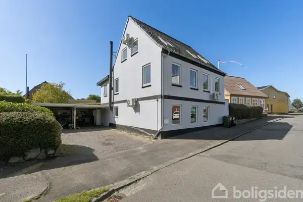 Villa på Klemensker Torv 1, 3782 Klemensker