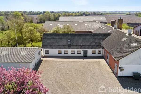 Landejendom på Lundsmarkvej 76, 6760 Ribe