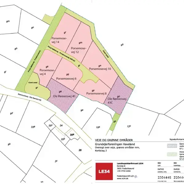 Kort over parceludstykning med farvemarkerede grunde og veje. Tekst inkluderer: "Poersmosevej 14, 12, 10, 9," "Ole Rømersvej 8, 8C," "VEJE OG GRØNNE OMRÅDER," "Grundejerforeningen Havelund," "Oversigt over veje, grønne områder mm.," "Kortsig."