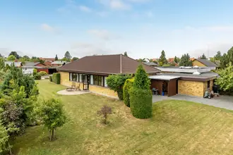 Villa på Peter Freuchensvej 76, 4800 Nykøbing F