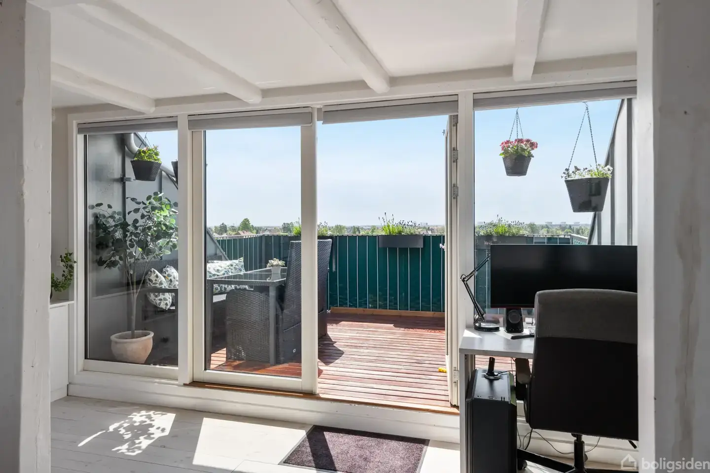 HELT UNIK TAGLEJLIGHED MED SYDVENDT TERRASSE OG BRØNSHØJS BEDSTE UDSIGT! - View 5