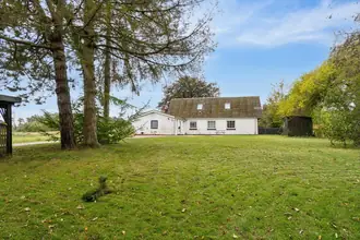 Villa på Bybjergvej 2, Vejlby, 8961 Allingåbro