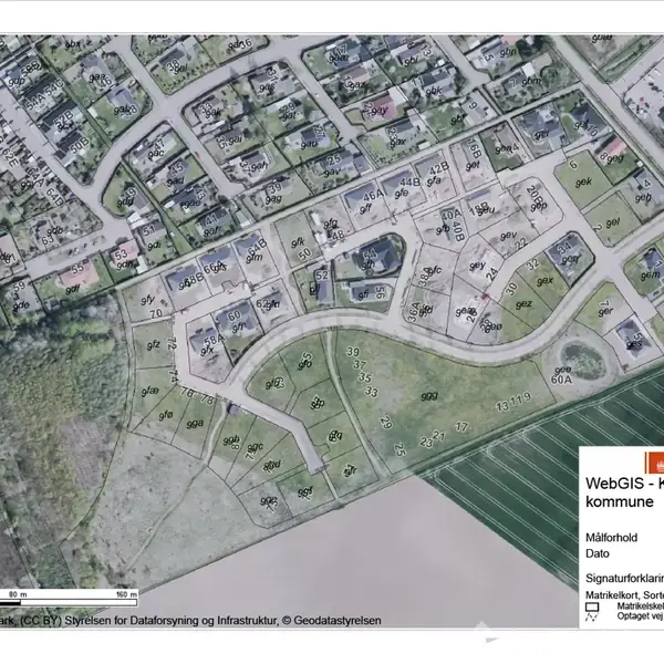 Kort over et boligområde med matrikelnumre angivet på hver grund. Teksten indeholder "WebGIS - Kalundborg kommune", "Målforhold 1:2172", "Dato 17-09-2024" og "Signaturforklaring". Området er omkranset af marker og veje.
