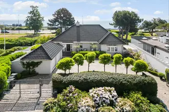 Villa på Strandvejen 216, 2920 Charlottenlund