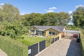 Villa på Kristiansvænget 16, Lind, 7400 Herning