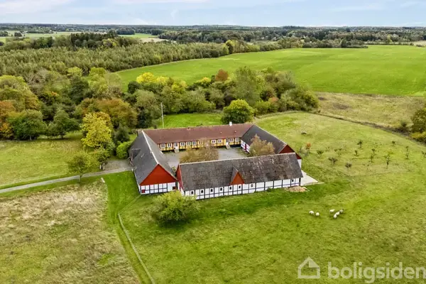 Landejendom på Risenholmsvej 14, 3760 Gudhjem