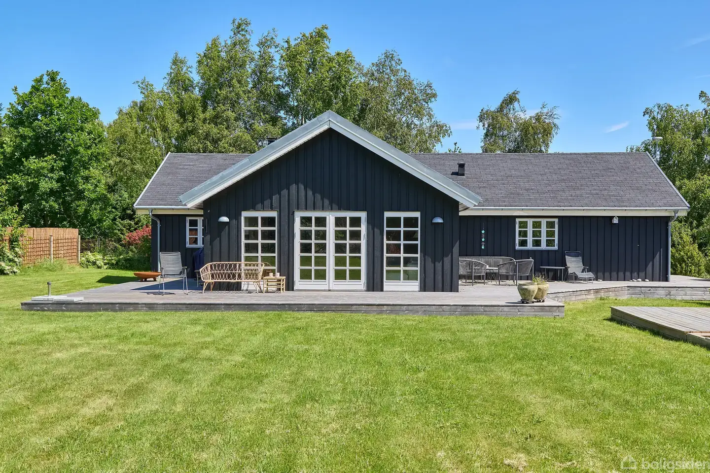 Flot sommerhus til familien, opført i 2010