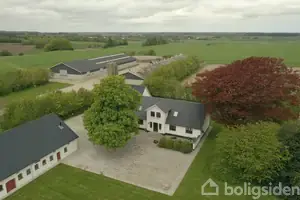 Landejendom på Ribberholtvej 42, 9900 Frederikshavn