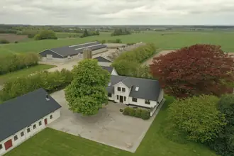 Landejendom på Ribberholtvej 42, 9900 Frederikshavn
