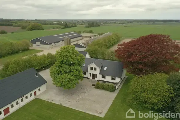 Landejendom på Ribberholtvej 42, 9900 Frederikshavn