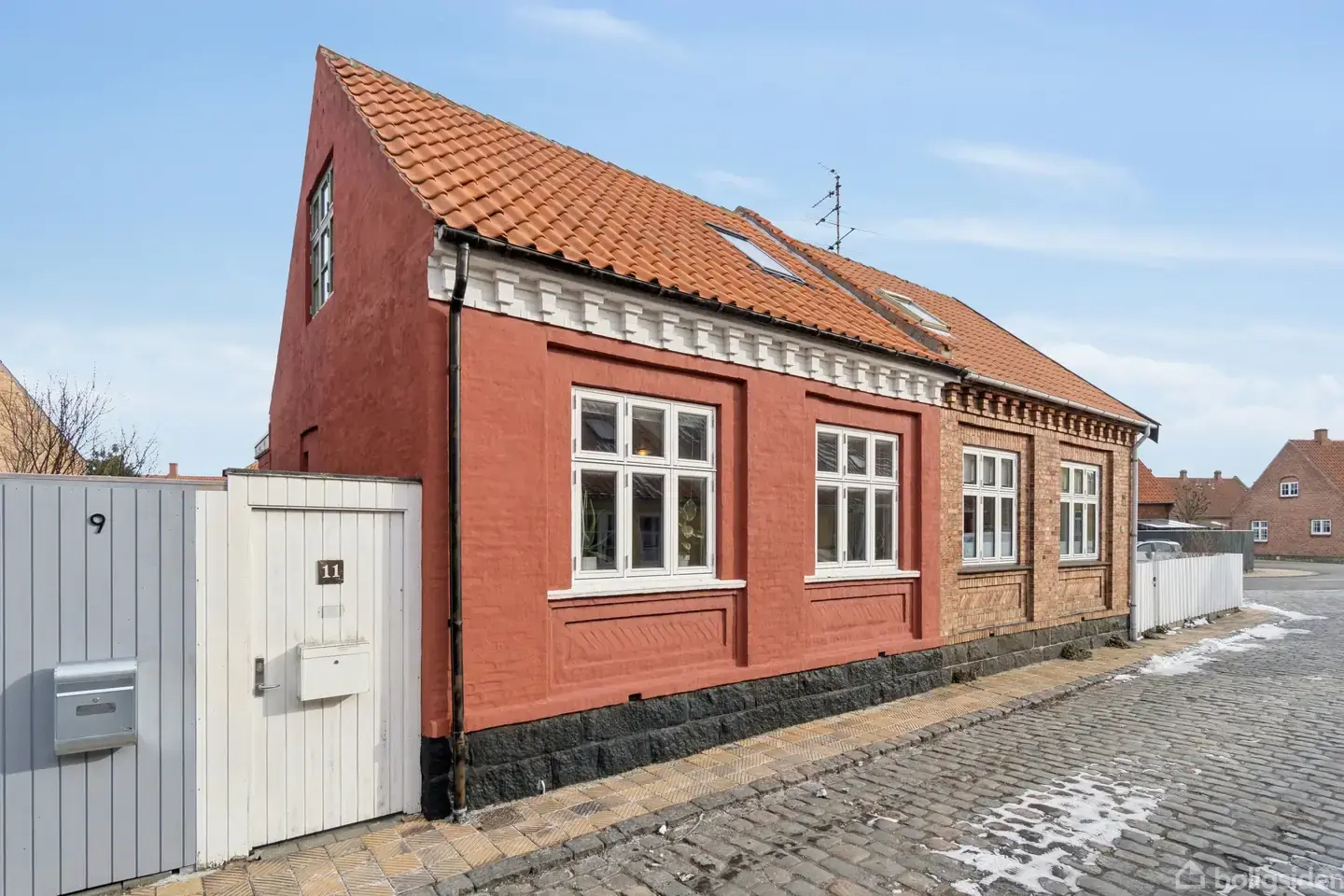 Byhus med gårdhave og central beliggenhed i Rønne