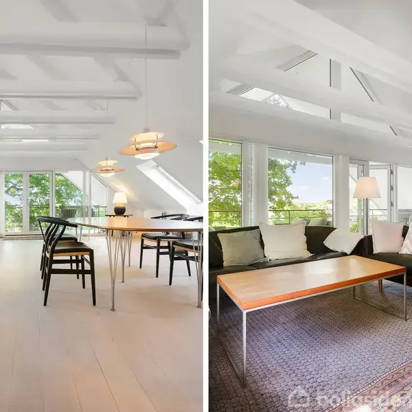 Venstre: spisebord med stole under hængende lamper, vinduer med udsigt til træer. Højre: sofaarrangement med sofabord foran store vinduer, lyse vægge og synlige loftsbjælker, tæppe på gulvet.