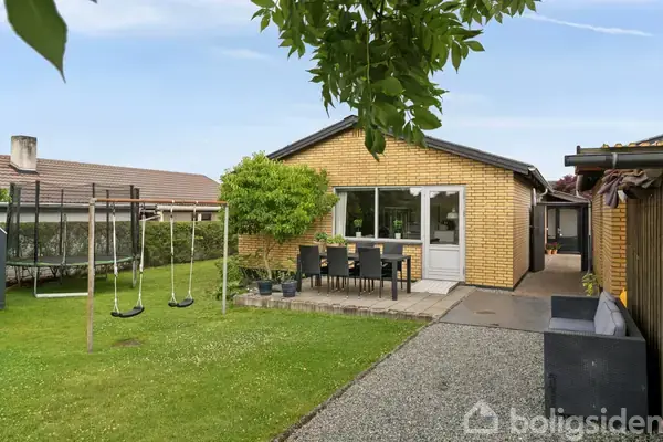 Villa på Junovej 3, 8382 Hinnerup