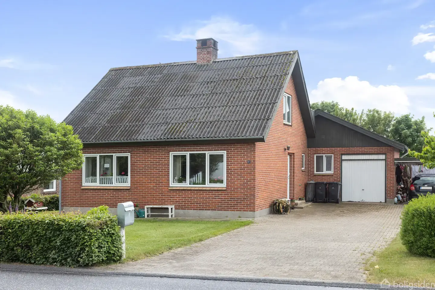 Velholdt villa i Understed med flot udsigt